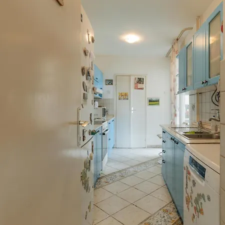 Riverside Gallery Apartment *